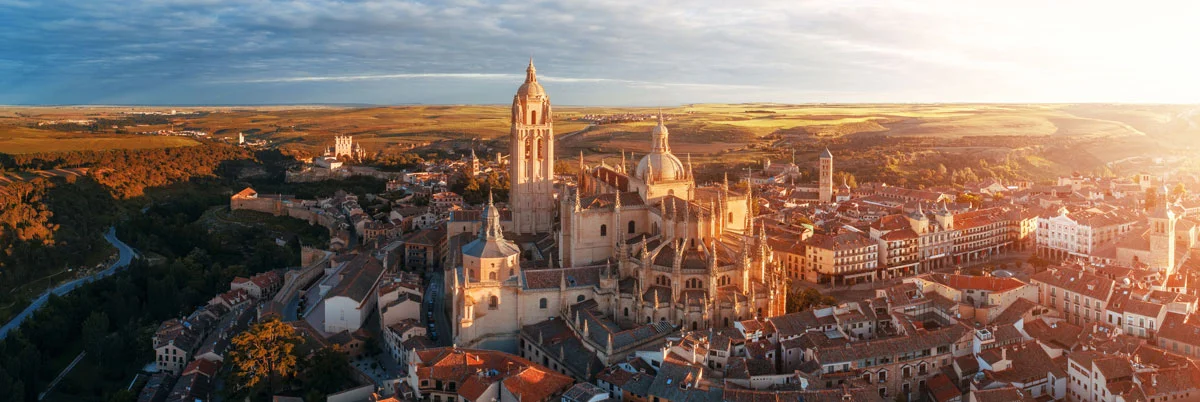cattedrale segovia vista aerea tramonto.jpg 2