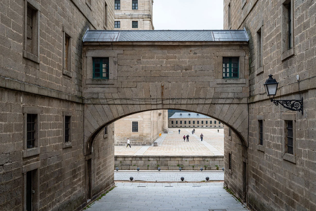 san lorenzo escorial dettaglio piazza.jpg